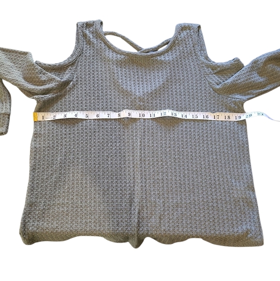 Women’s Charlotte Russe Cold Shoulder Waffle Weave L/S Knit Top Large Warm Grey - Picture 8 of 10